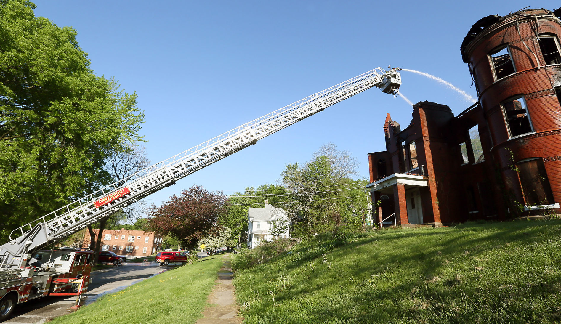051118-qct-house-fire-009